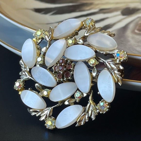 Vintage crystal flower round elegant victorian brooch - Picture 12 of 14